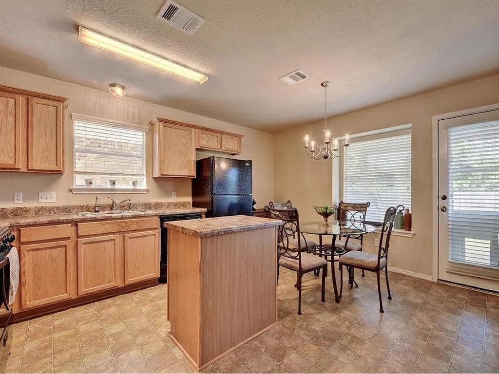 Looking for third in South Austin