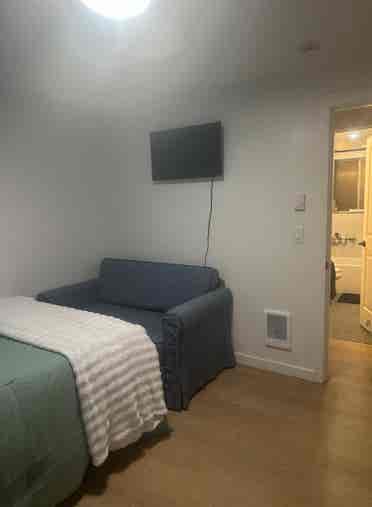 Female to rent room in cute housee