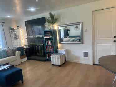 Female to rent room in cute housee