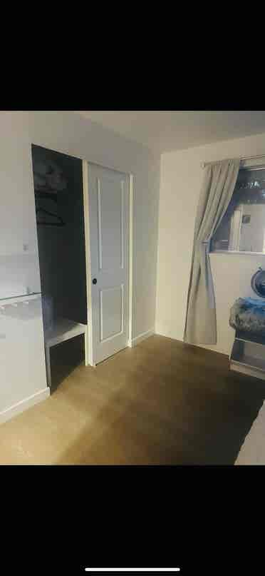 Female to rent room in cute housee