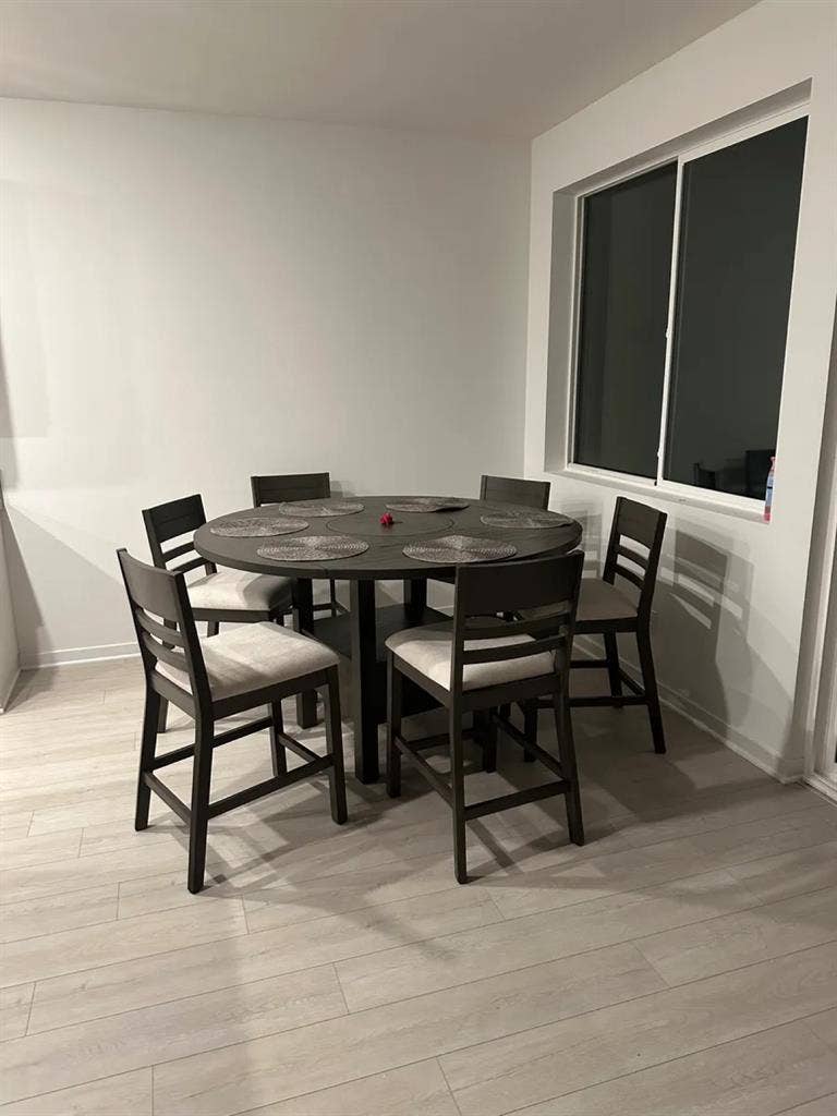 1 Room Available for Rent