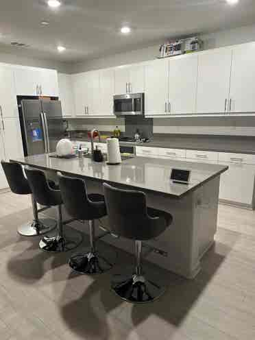 1 Room Available for Rent