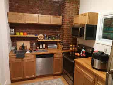 QUALITY APARTMENT IN QUALITY BLDNG