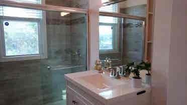 QUALITY APARTMENT IN QUALITY BLDNG