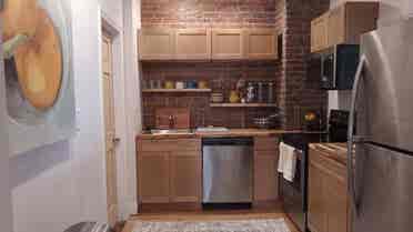 QUALITY APARTMENT IN QUALITY BLDNG