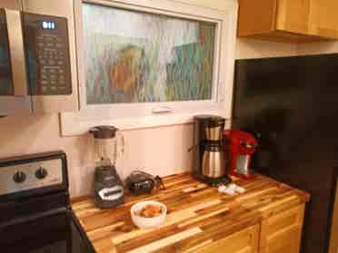 QUALITY APARTMENT IN QUALITY BLDNG