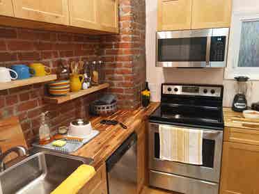 QUALITY APARTMENT IN QUALITY BLDNG