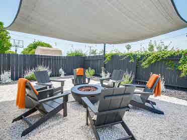 Room in Modern Home-Yard + Fire Pit