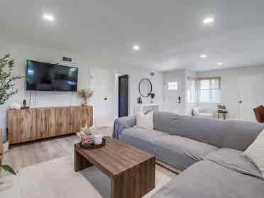 Room in Modern Home-Yard + Fire Pit