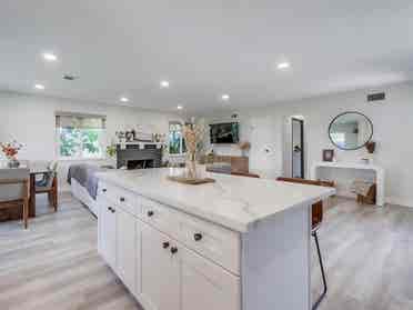Room in Modern Home-Yard + Fire Pit