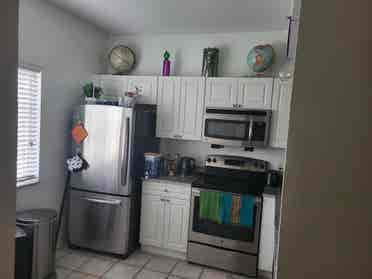 - looking for FEMALE ROOMMATE-