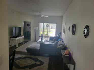 - looking for FEMALE ROOMMATE-