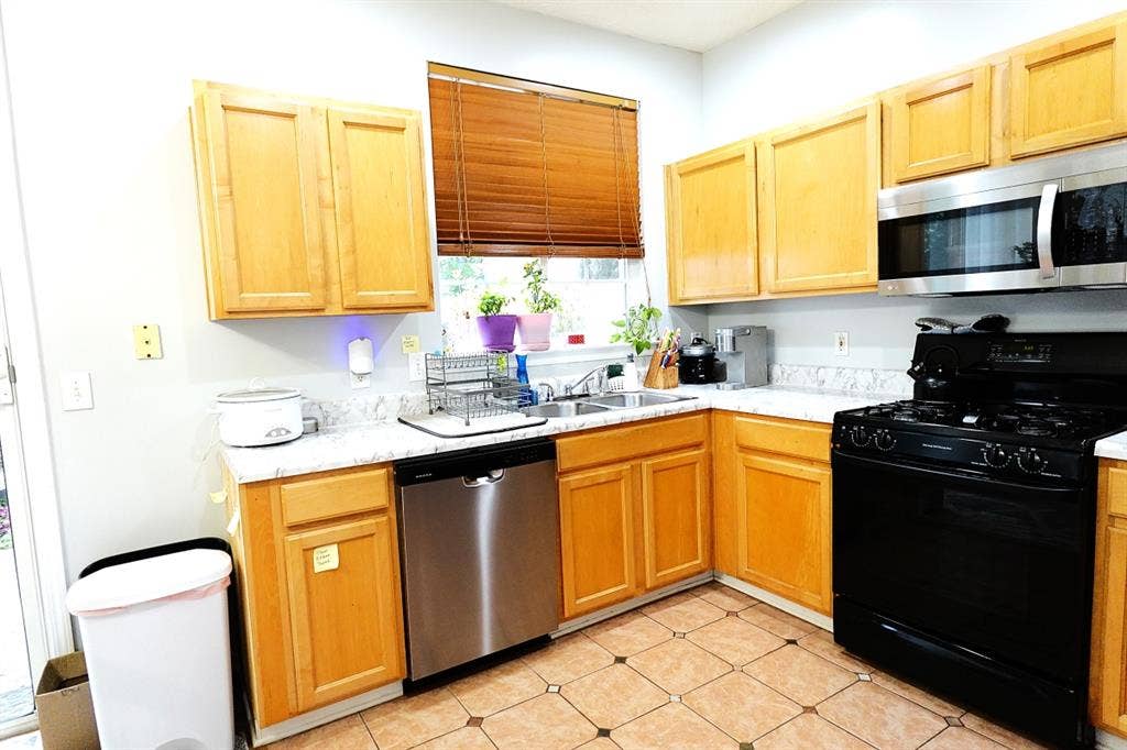 Spacious Room For Rent!