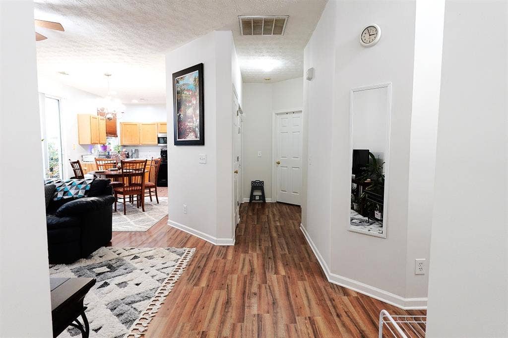 Spacious Room For Rent!