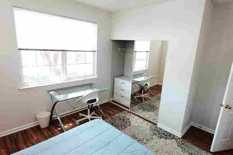 Spacious Room For Rent!