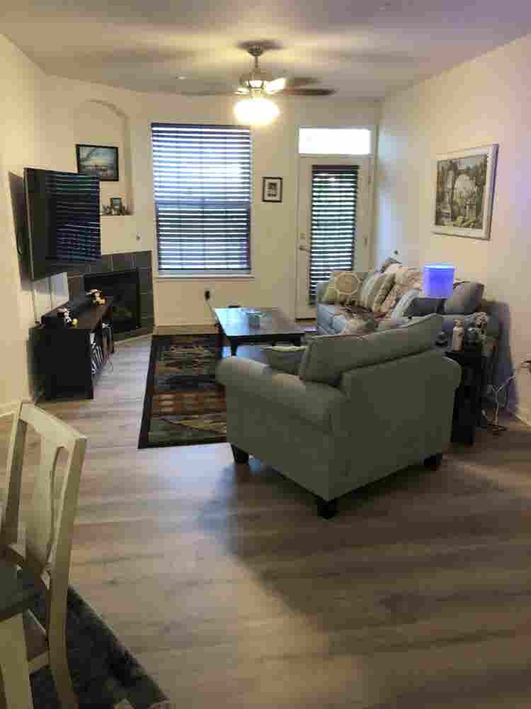 Looking for roommate/ furn room