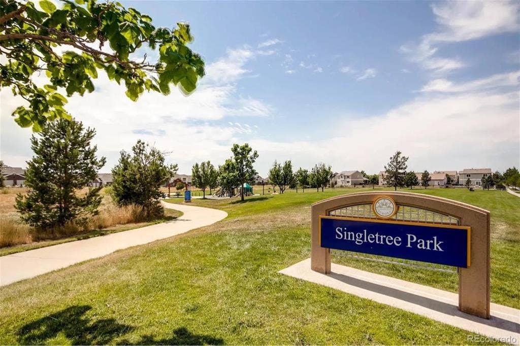 Looking for roommate/ furn room