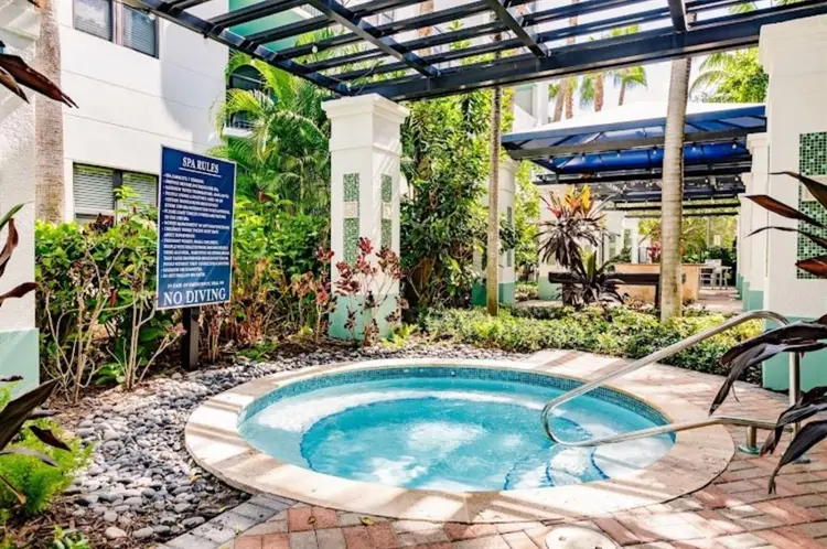 DOWNTOWN FTLAll inclusive room/bath