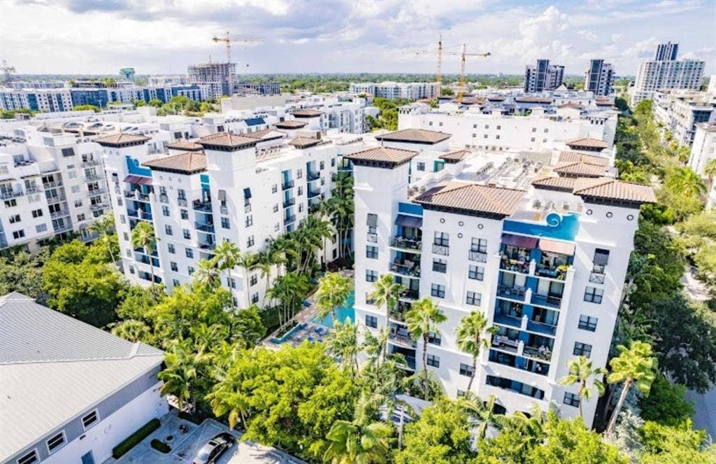 DOWNTOWN FTLAll inclusive room/bath