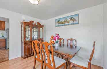 Bright 1
Large rooms for rent