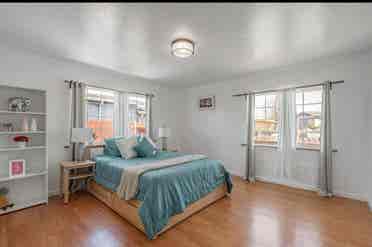 Bright 1
Large rooms for rent