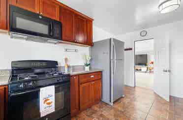 Bright 1
Large rooms for rent