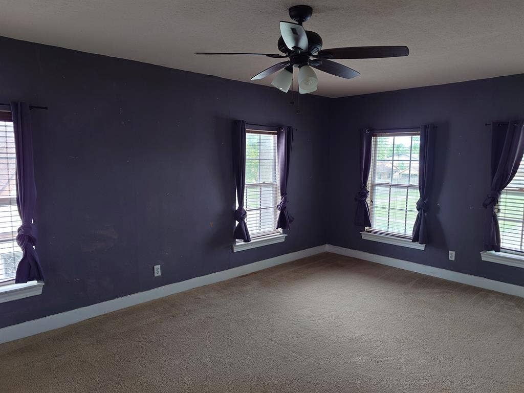Non-furnished big room.