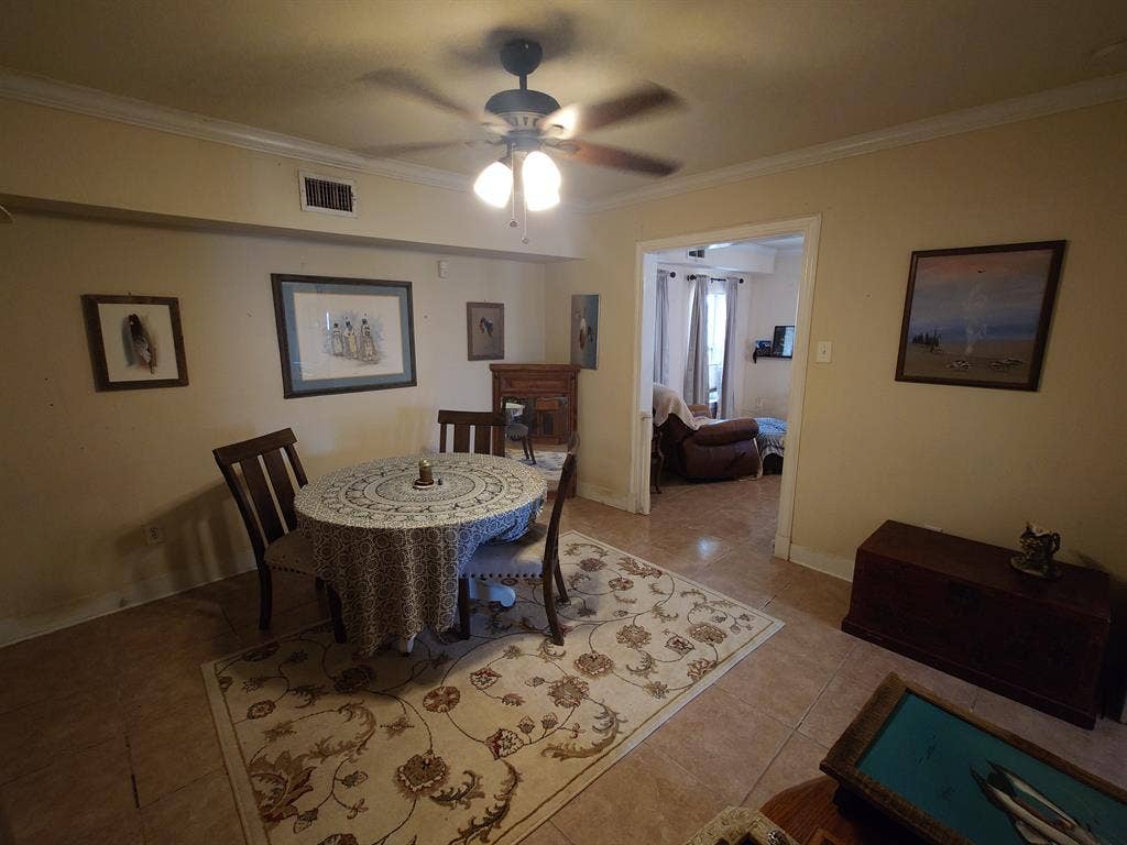 Non-furnished big room.