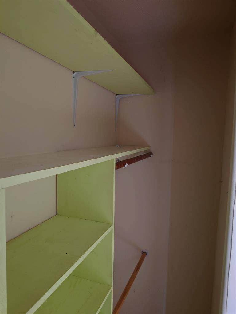 Smaller bedroom, stand in closet