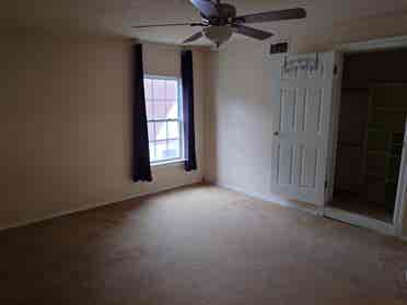 Smaller bedroom, stand in closet