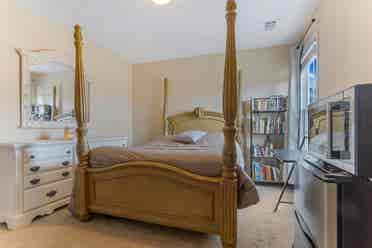 Room In A Gated Community In Greer