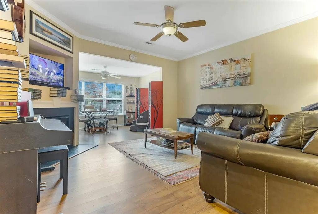 Room In A Gated Community In Greer