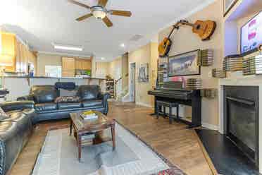 Room In A Gated Community In Greer