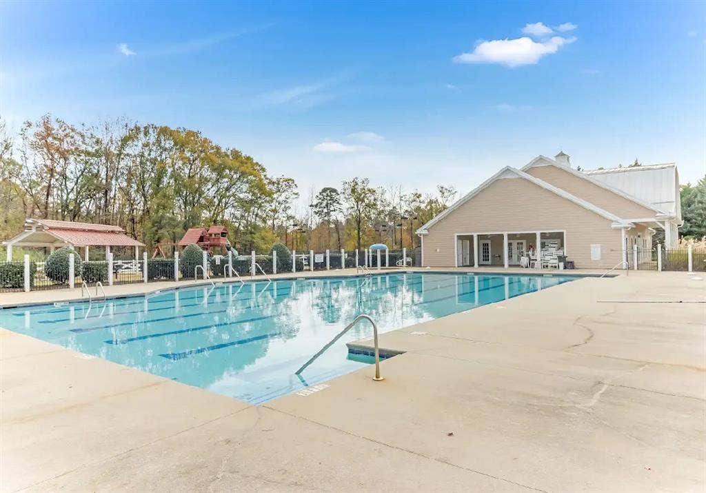 Room In A Gated Community In Greer