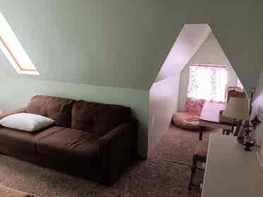 Nice room in a nice home