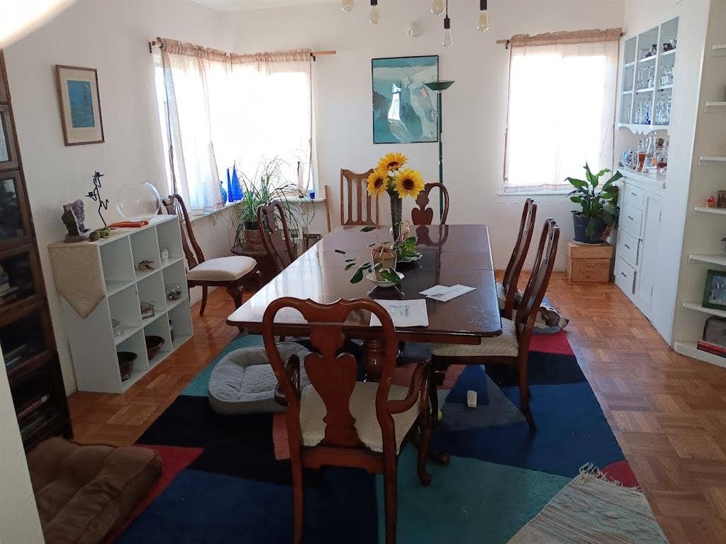 Nice room in a nice home