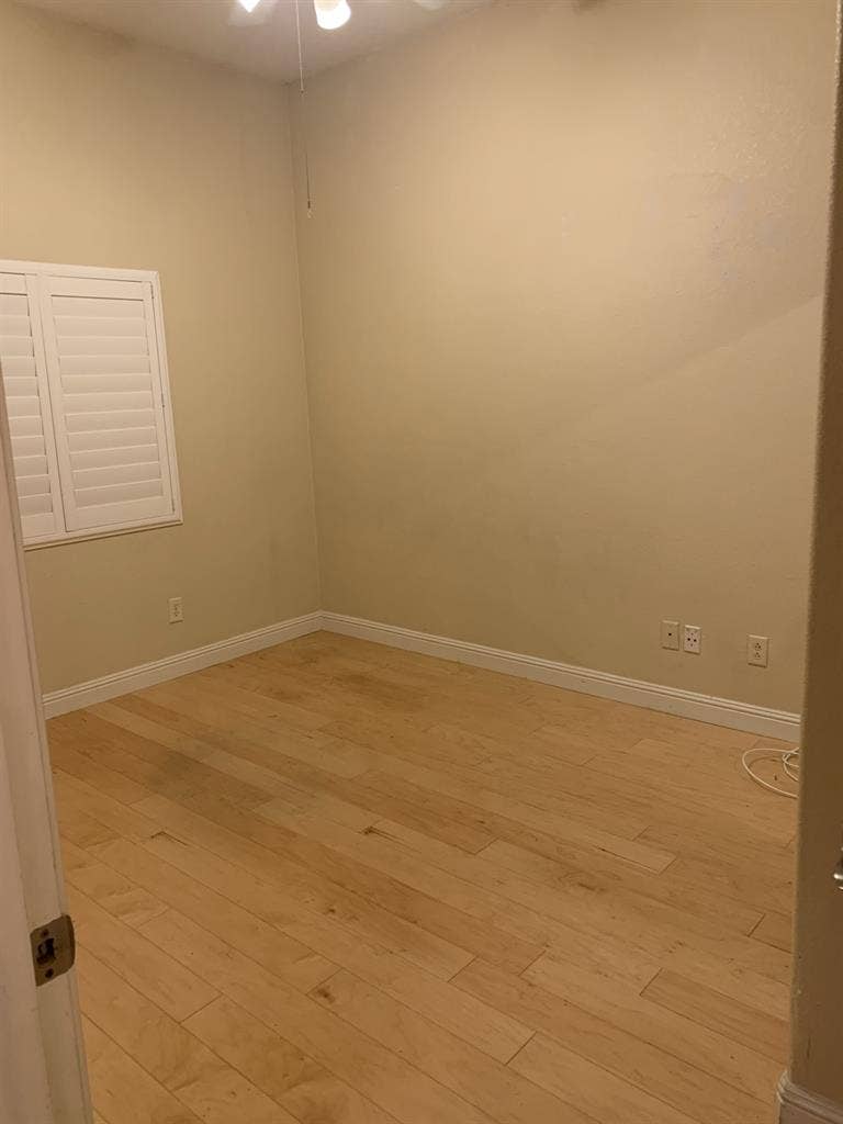 Looking for roommate- West Sac