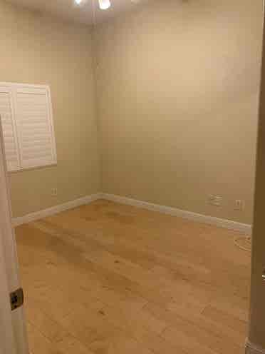 Looking for roommate- West Sac