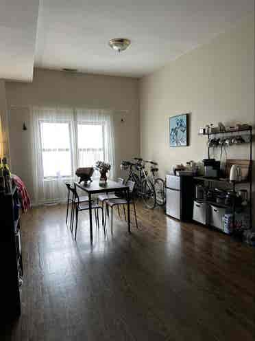 Looking for 2 new roomies!