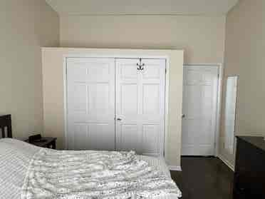 Looking for 2 new roomies!