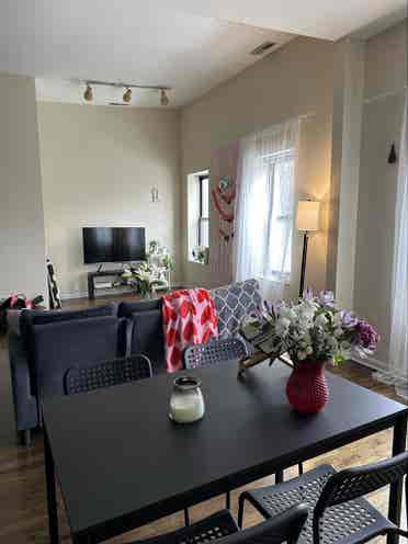 Looking for 2 new roomies!