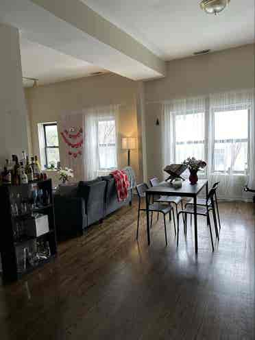 Looking for 2 new roomies!