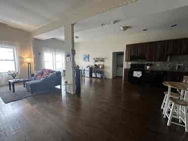 Looking for 2 new roomies!