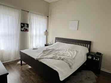 Looking for 2 new roomies!