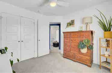 Room in Park Circle