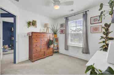 Room in Park Circle