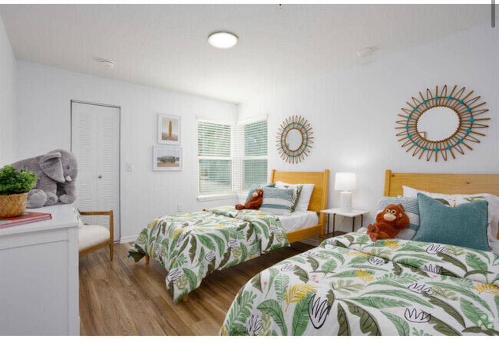 2 Young Men Looking for A Roommate