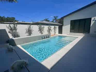 Room in Luxe Home - Utilities Incl