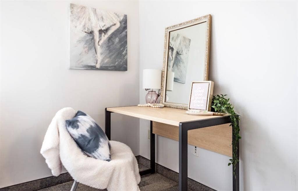 Student Room for rent (May 1st)