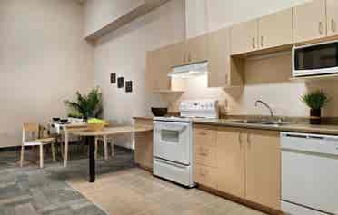 Student Room for rent (May 1st)